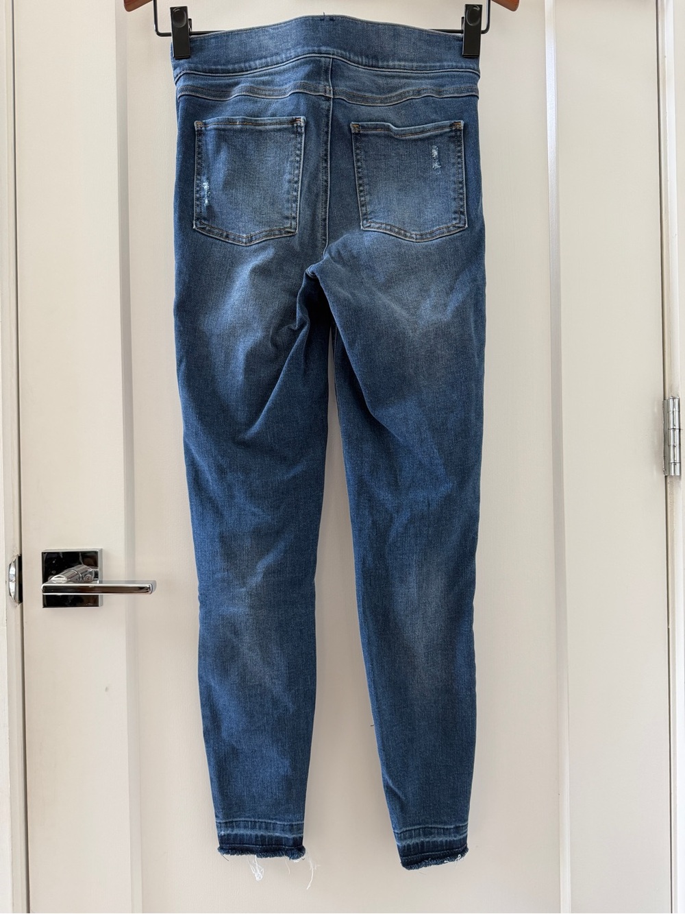 Spanx Women's Medium Wash Distressed Blue Skinny Jeans Raw Hem Size SP - Picture 5 of 9
